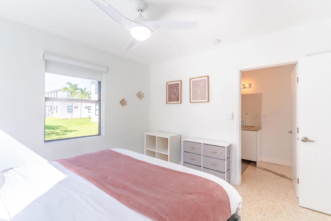 Renovated Apts With Kitchen, Fast Wifi, Smart Tv, Roku & Pool Onsite 4 Mi To Surfside Beach Apartment North Miami Exterior photo