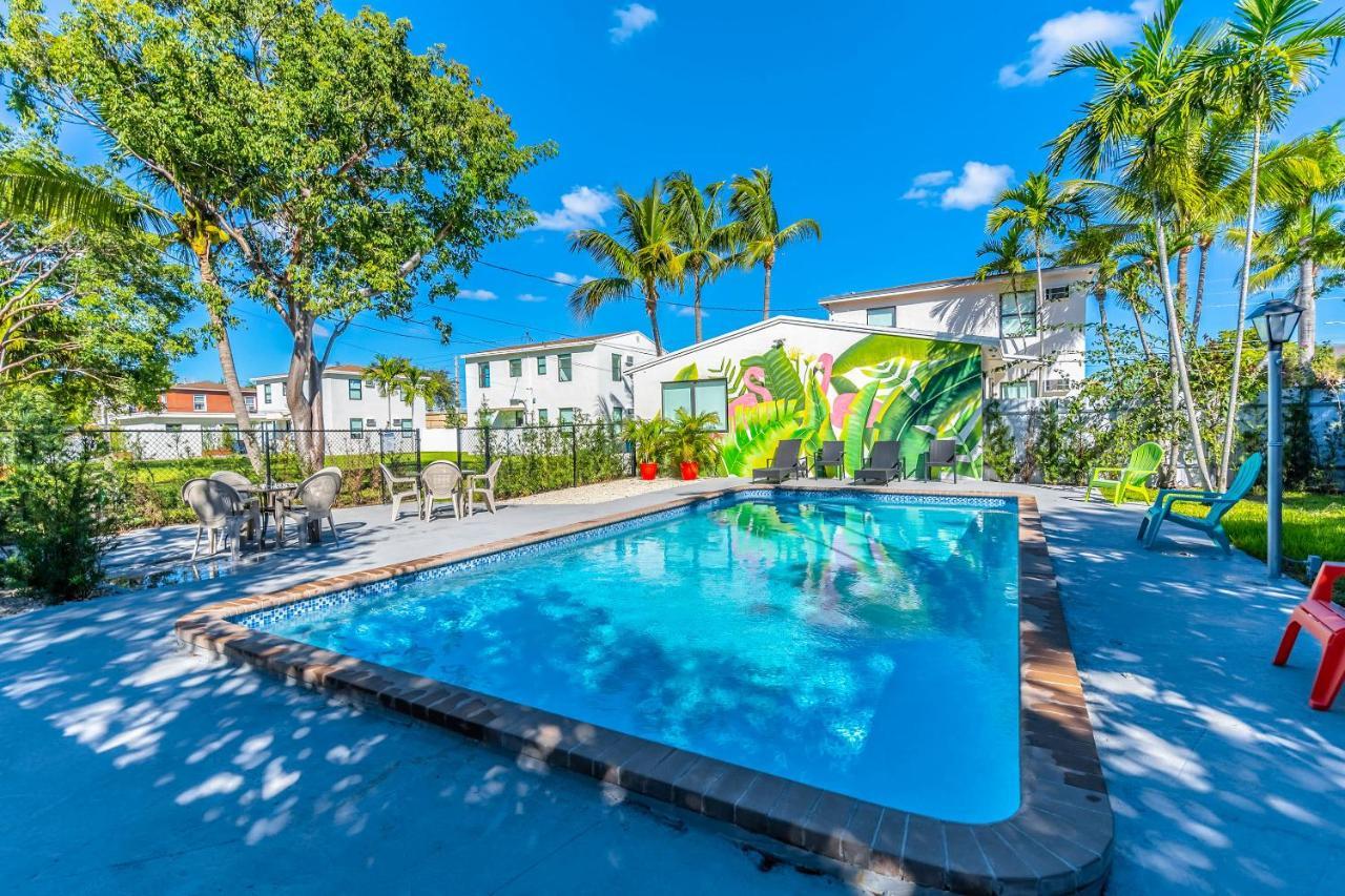 Renovated Apts With Kitchen, Fast Wifi, Smart Tv, Roku & Pool Onsite 4 Mi To Surfside Beach Apartment North Miami Exterior photo